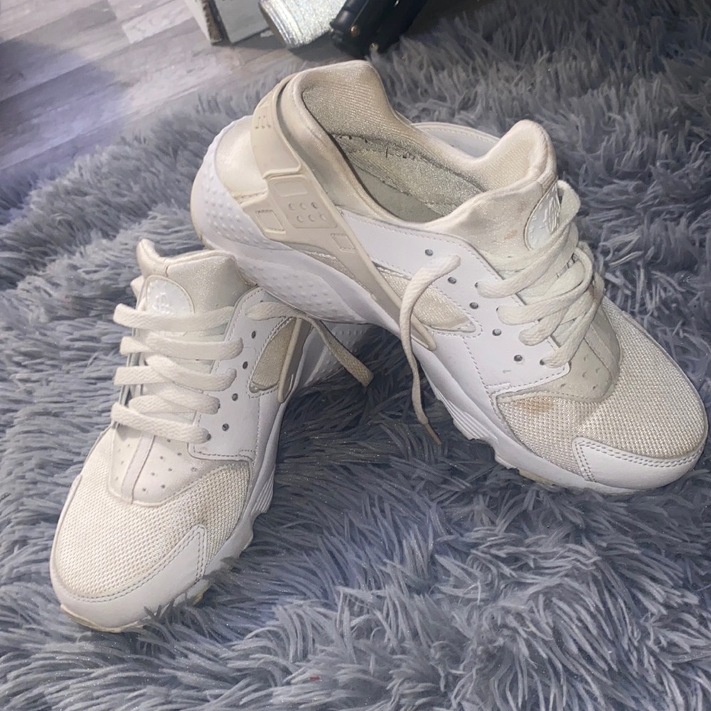 Nike Huarache’s Size 7Y